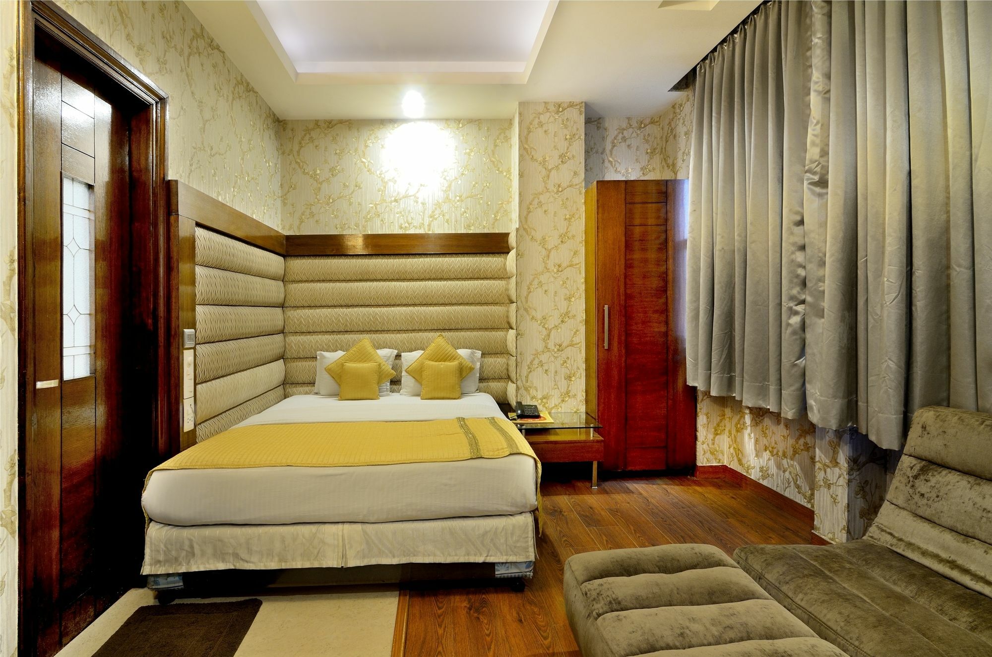 Отель Omega Residency Нью-Дели Экстерьер фото